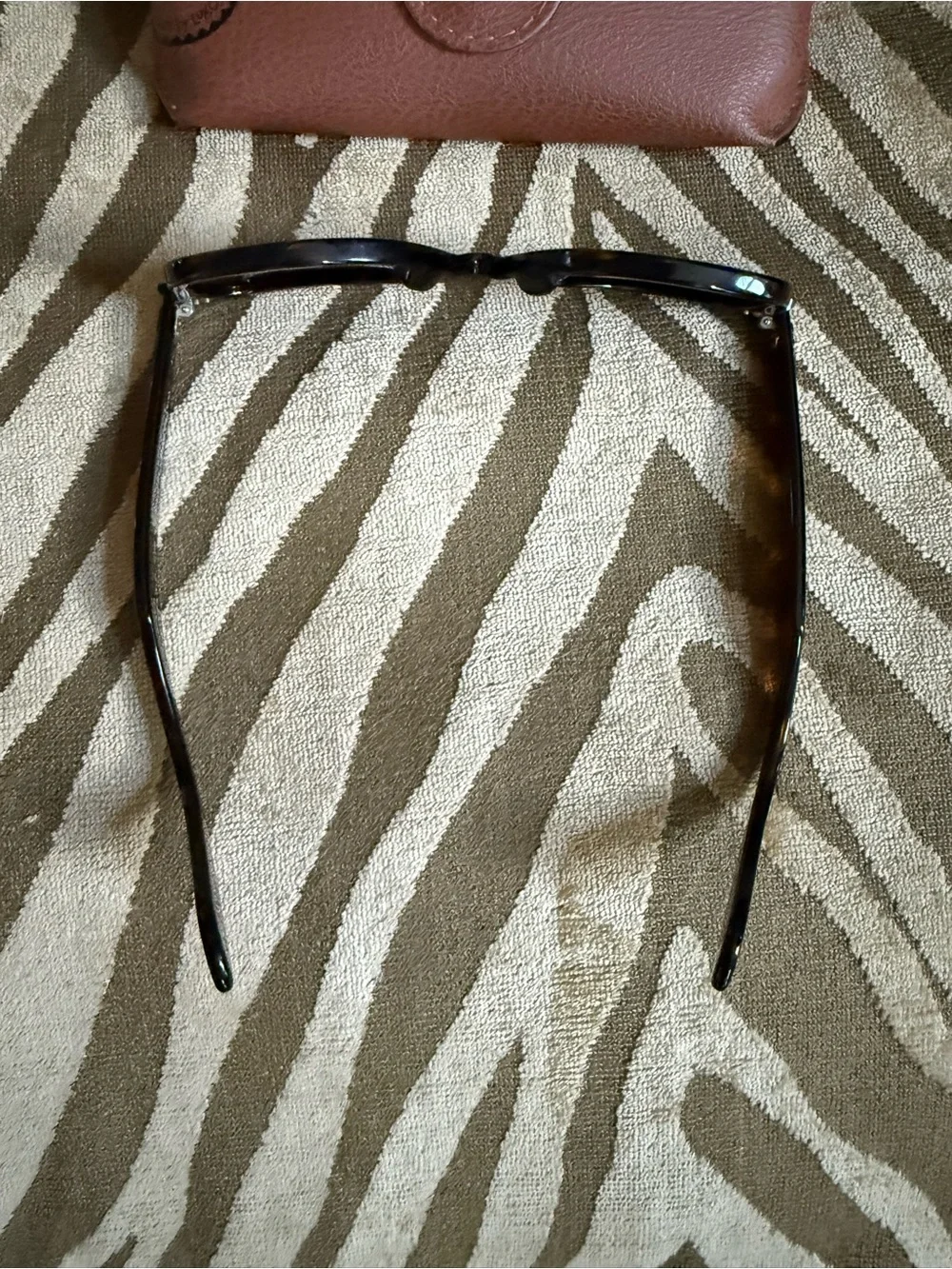 Ray-Ban Black Wayfarer Sunglasses with Brown Case